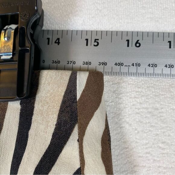 Chico's So Slimming Zebra Print Crop Pants Size 0.5 - Picture 10 of 12